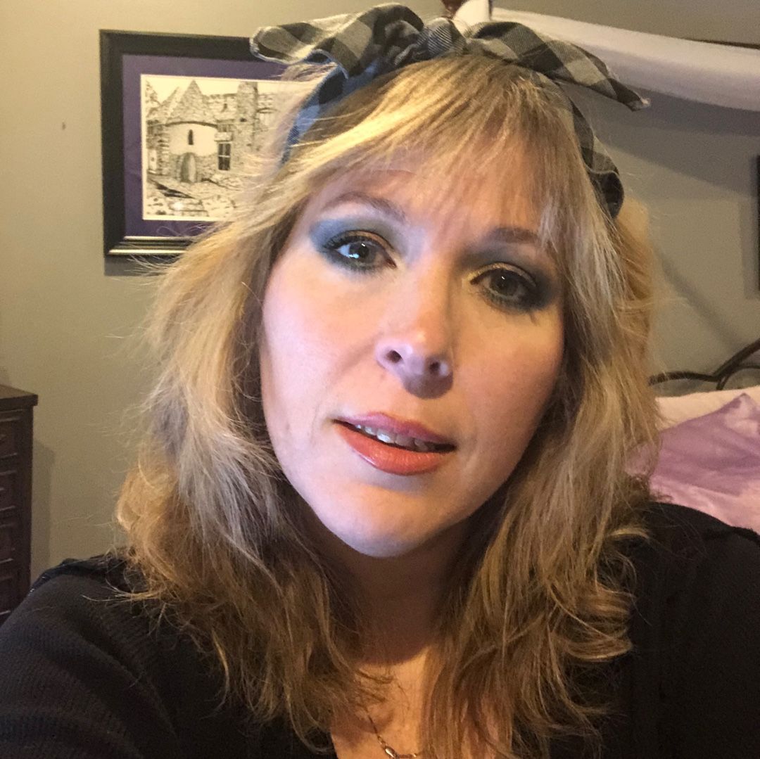 GreaserGirlMUA's tweet photo. #frizzfighter #influenster https://t.co/syvRu2dbug https://t.co/gxeVJNl7sh