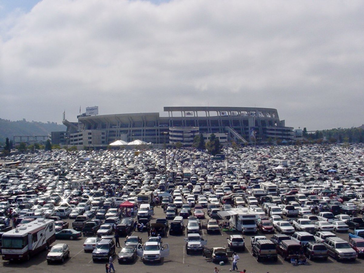 JonnyDubSD's tweet photo. Final Padres game 18 seasons ago and the same spot this morning... @AztecStadium https://t.co/7dB216VNp3