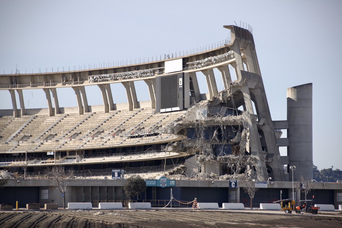 JonnyDubSD's tweet photo. Final Padres game 18 seasons ago and the same spot this morning... @AztecStadium https://t.co/7dB216VNp3