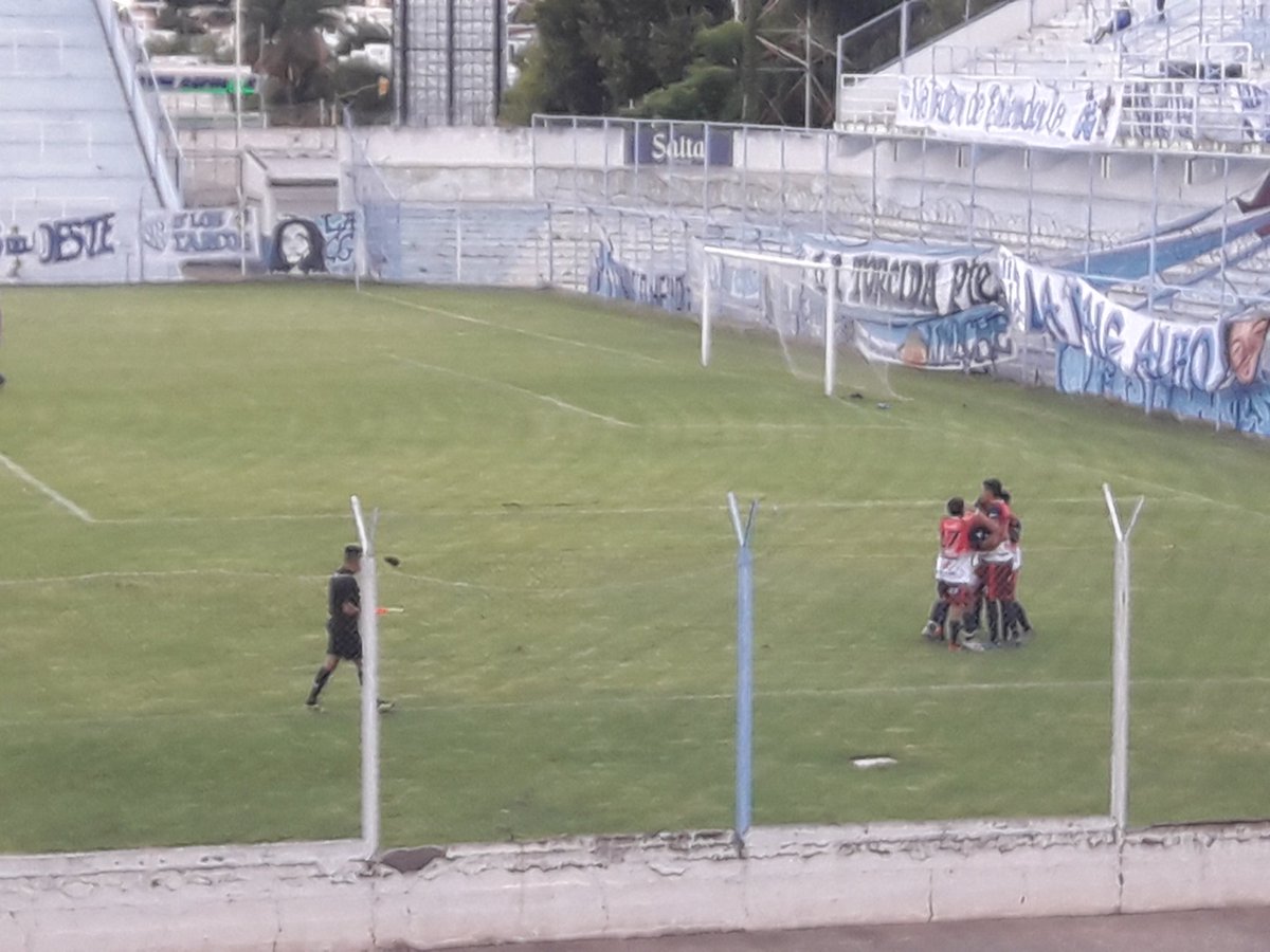 #RegionalAmateur || Goool!
Barrionuevo logra el empate para #VillaSanAntonio a los 43 ST

<a href="/RocioDelHuertok/">Rocío ⭐⭐⭐</a>