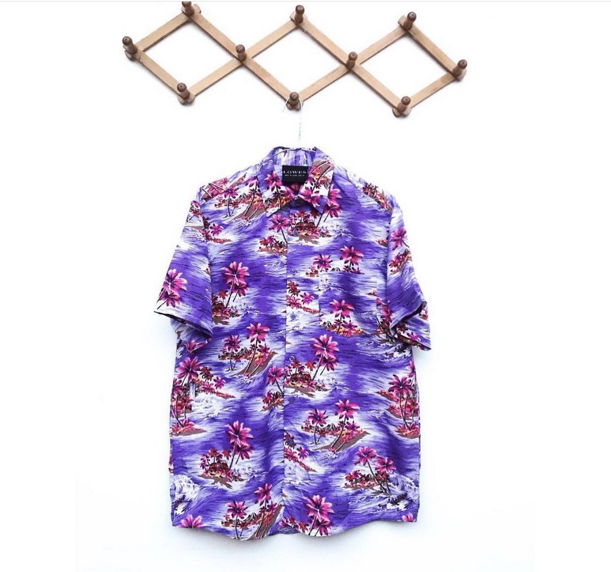 Contemporarystyle Vintage Floral Short sleeve Shirt In Stock❗️
Size: Medium
Price: Ghs50.00
Color: Purple 
Call📞 or WhatsApp 📲 0508927004
Mint Condition 
.
.
.
.
.
#DateRush  Fellow Ghanaians  Nana Addo. Lockdown