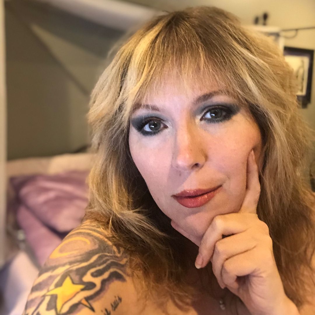 GreaserGirlMUA's tweet photo. #selfiegame #influenster https://t.co/0udCP4ctWO https://t.co/CJ3NxpVowi