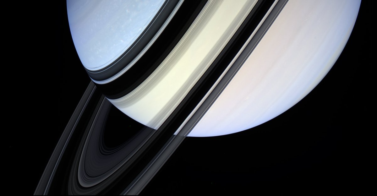 Какого цвета кольца сатурна. Кольца Сатурна Кассини. Сатурн снимки Кассини. Кассини в атмосфере Сатурна. Снимки Сатурна аппаратом Кассини 2017.