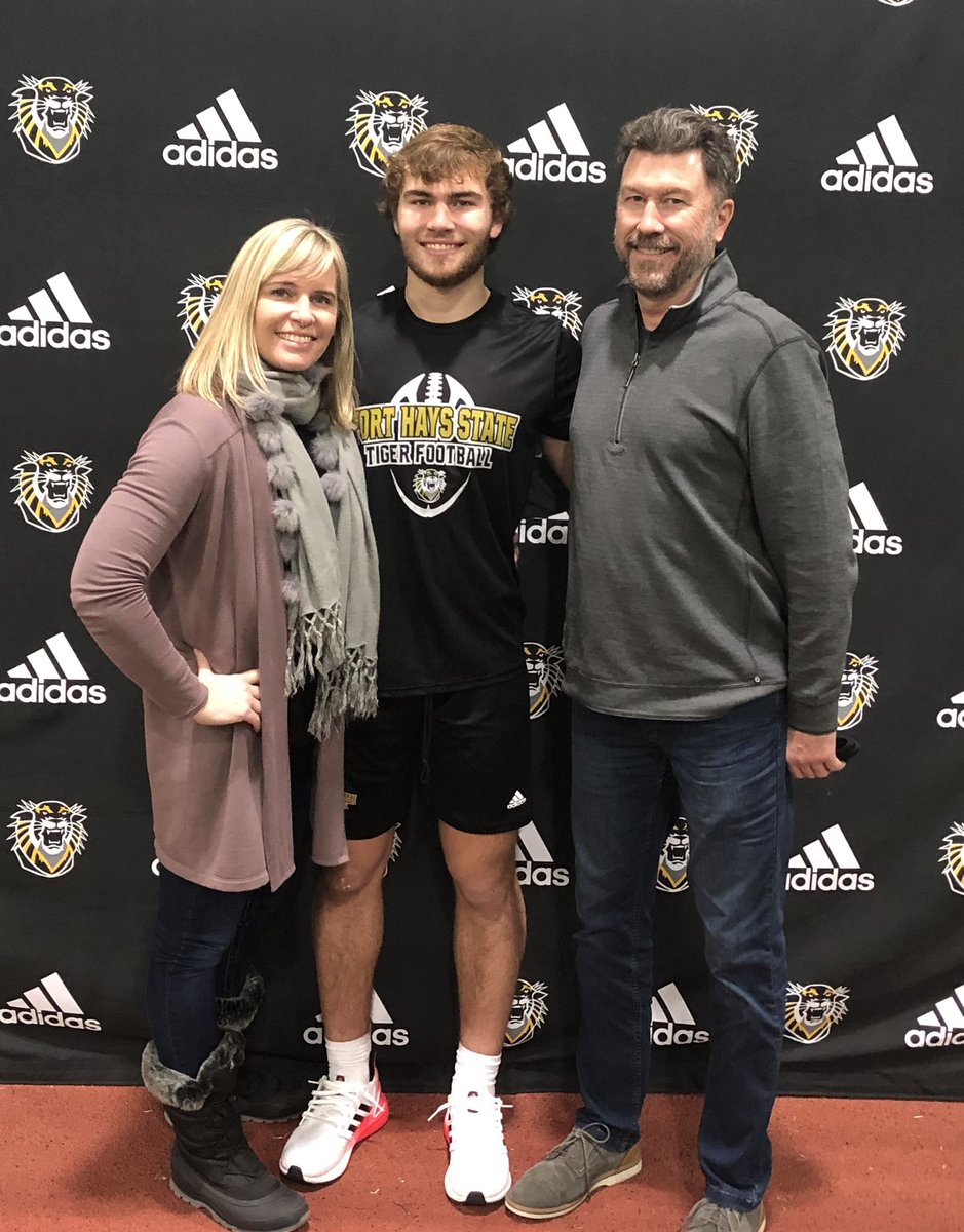 After an amazing visit, I’m excited to receive the opportunity to play at Fort Hays State!🟡⚫️ #DefendTheFort <a href="/HCFHSUFB/">Coach Brown 🐯🏈</a>