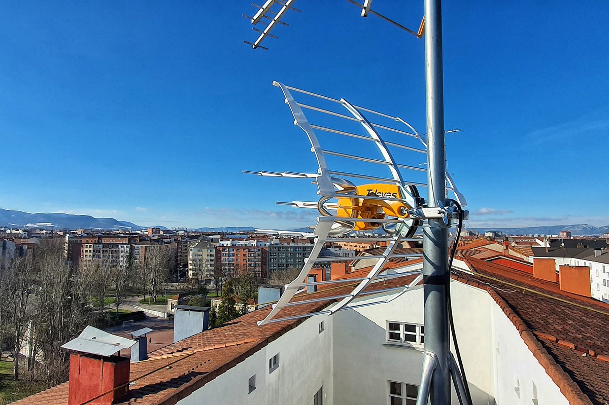 Araba_ST's tweet photo. Nueva entrada en el blog: El futuro de la TDT, ¿Alta definición o 4K? https://t.co/CmDJMeNeu4 #antena #antenista #tdt #tdt2 #4K #VitoriaGasteiz https://t.co/vf2uCHCz4C