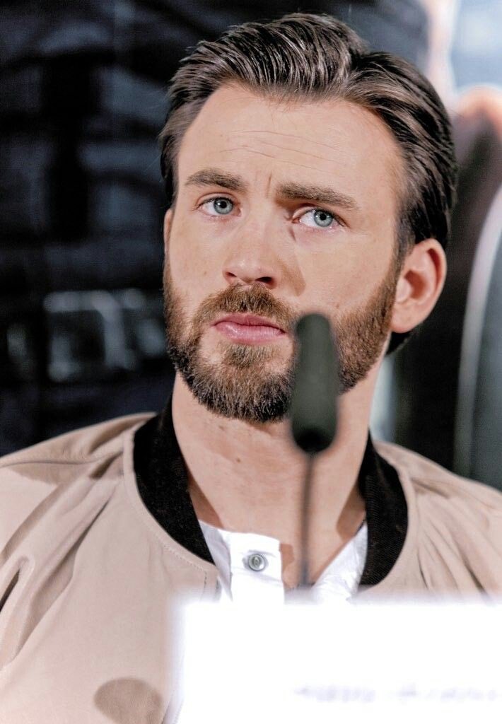 devilsmvrdock's tweet photo. i think about 2014 chris evans way too much https://t.co/nBJGY7II7A