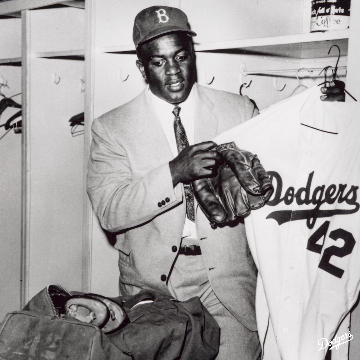 Dodgers's tweet photo. Remembering Jackie on his birthday today. #Jackie42 https://t.co/TKFyVp6no3