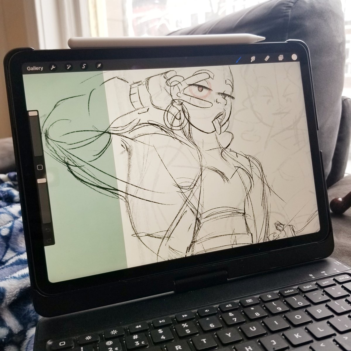 Good lord i havent posted here in forever.... lol anyways hey im working on new stuffsssss :3c