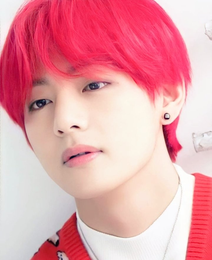 your_angel538's tweet photo. Look at the handsome man of world looking cute💜💜with hottest🔥color #TAEHYUNG #red #cutiepie https://t.co/69NgDCgj4Y