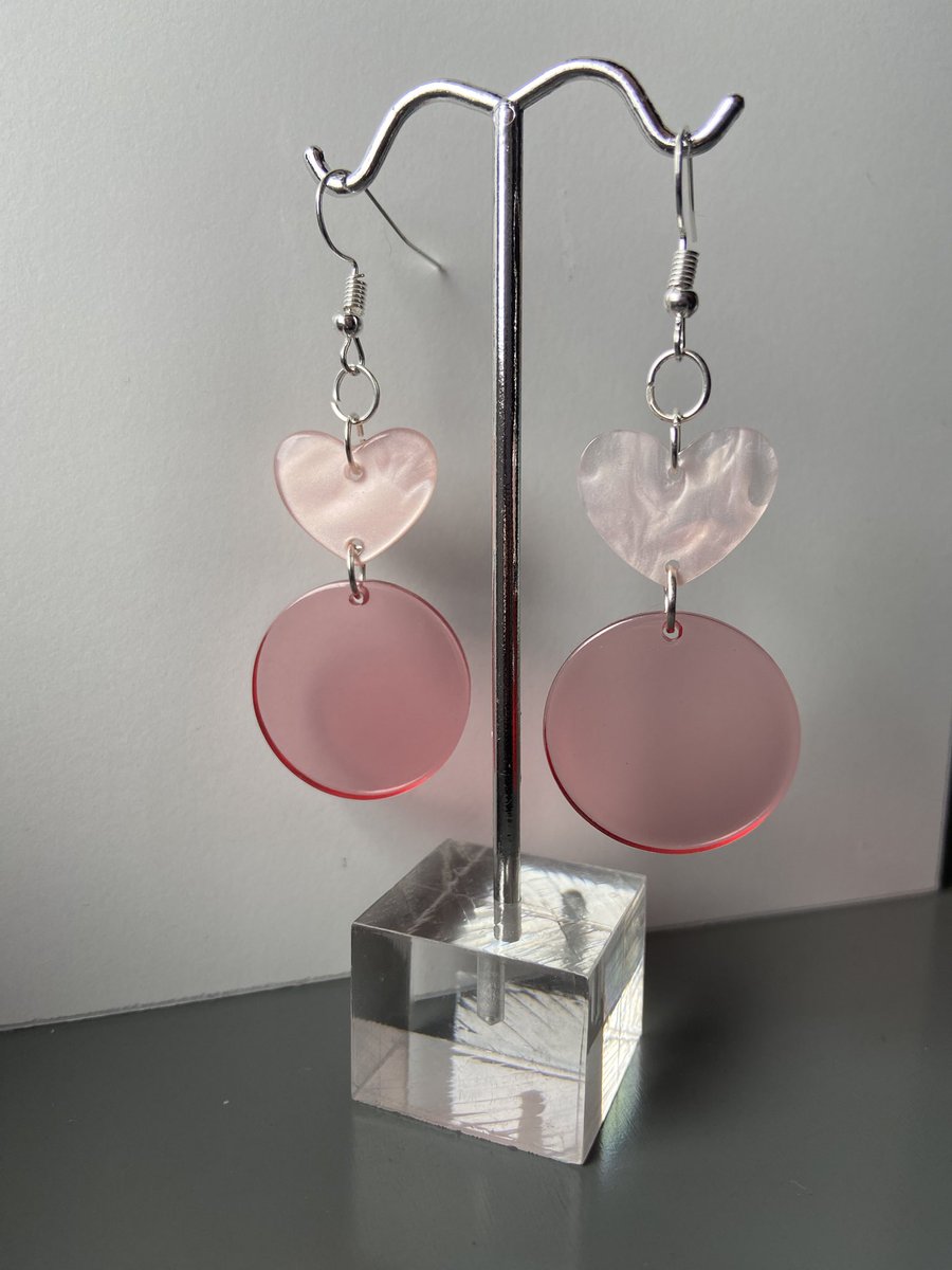 shibuibabe's tweet photo. Valentine’s Day earring collection is now live! 💕

Grab your fave pair and don’t forget to love yourself! Link in bio ♡ ♡ https://t.co/C4E1dvv6Hq