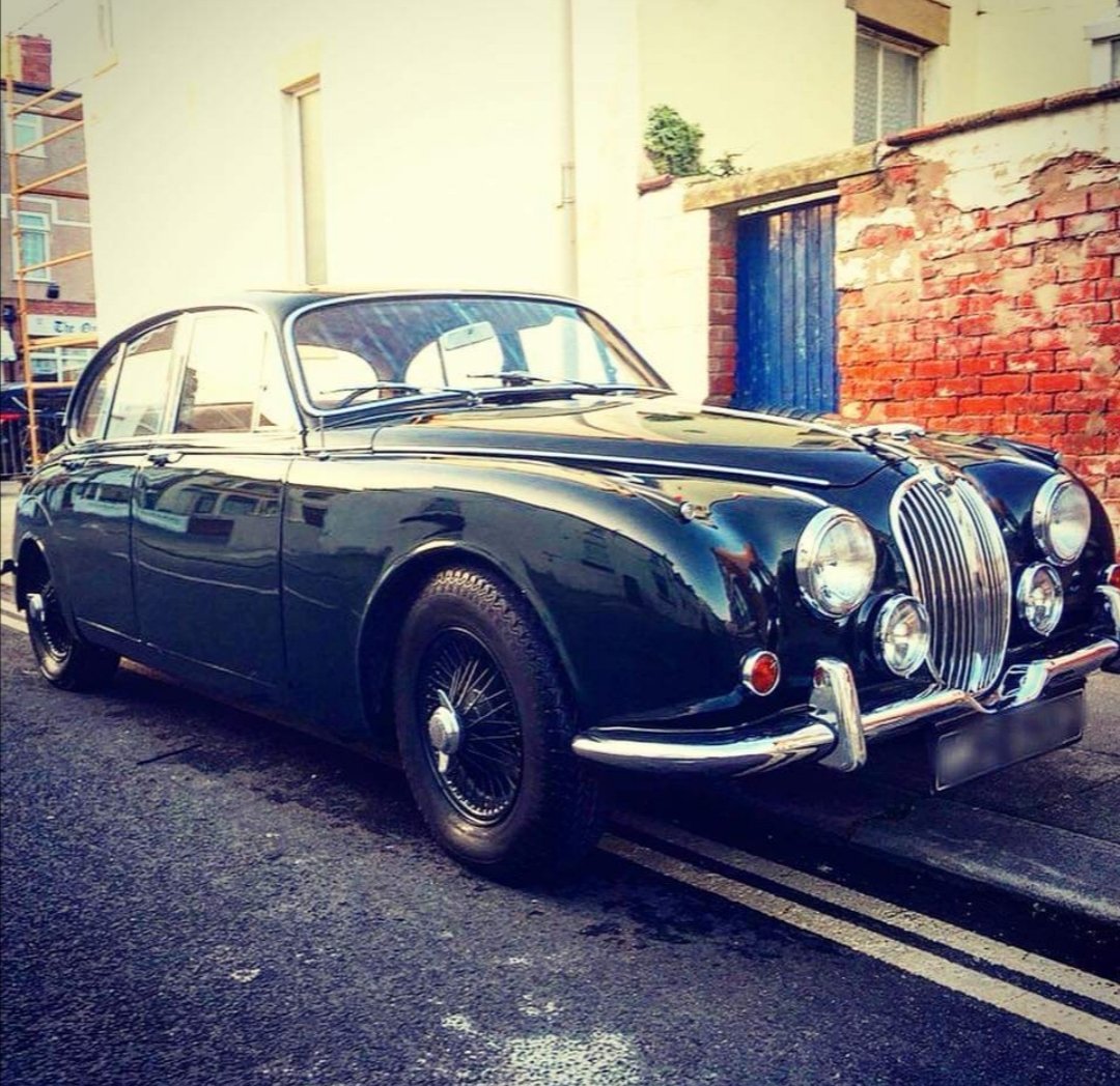 JustDriveTours's tweet photo. Could do with a drive out in the Jag 😎 apparently if you drive past a bank you have to quickly run in and ask for all the money

#Jaguar #mk2jag #mk2 #classiccar https://t.co/V1HlHnfe2Z