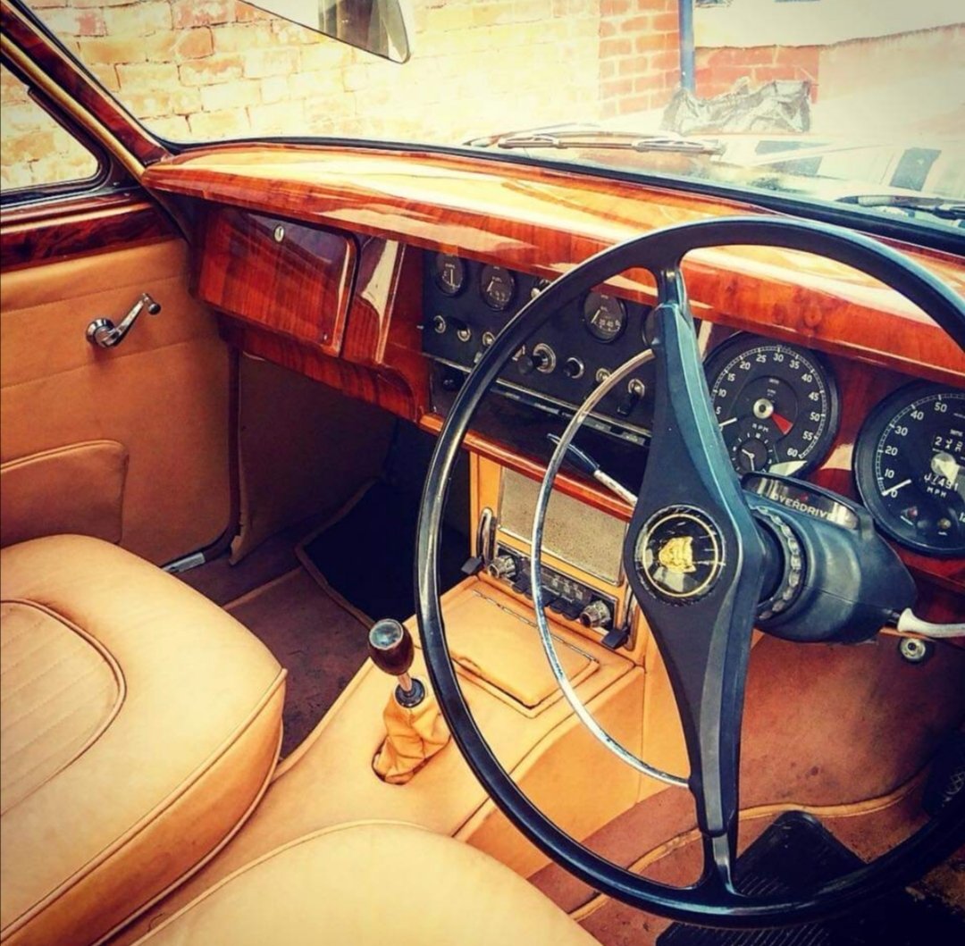 JustDriveTours's tweet photo. Could do with a drive out in the Jag 😎 apparently if you drive past a bank you have to quickly run in and ask for all the money

#Jaguar #mk2jag #mk2 #classiccar https://t.co/V1HlHnfe2Z
