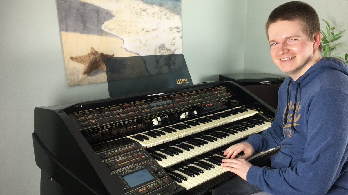 galatm900's tweet photo. Have a nice sunday & enjoy some great vintage sounds in the style of one of my biggest idols Klaus Wunderlich: https://t.co/b2NkY0lpnM #wersi #organ #drawbars #sound #vintage https://t.co/Wjp71aUY7L