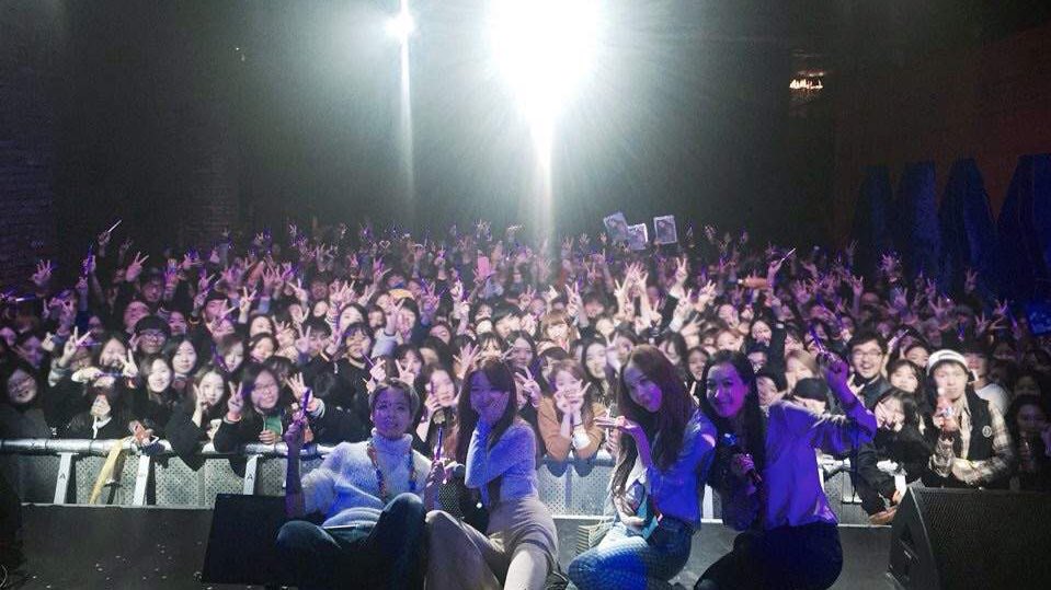 hourlykrystal's tweet photo. always and forever💜 #MeU5thAnniversary https://t.co/FQB0Aa0gfh
