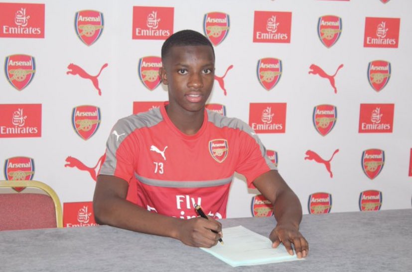 Happy to sign my first professional contract with @arsenal, I thank god for blessing me with this opportunity ⚽️🙏🏾