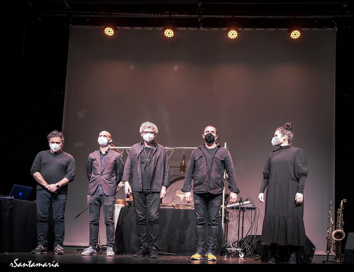 adolfmurillo's tweet photo. La Paella Sònica on fire. Teatre del Raval - Gandia - Cultura necessaria i ben segura) https://t.co/qJ5azHqueL