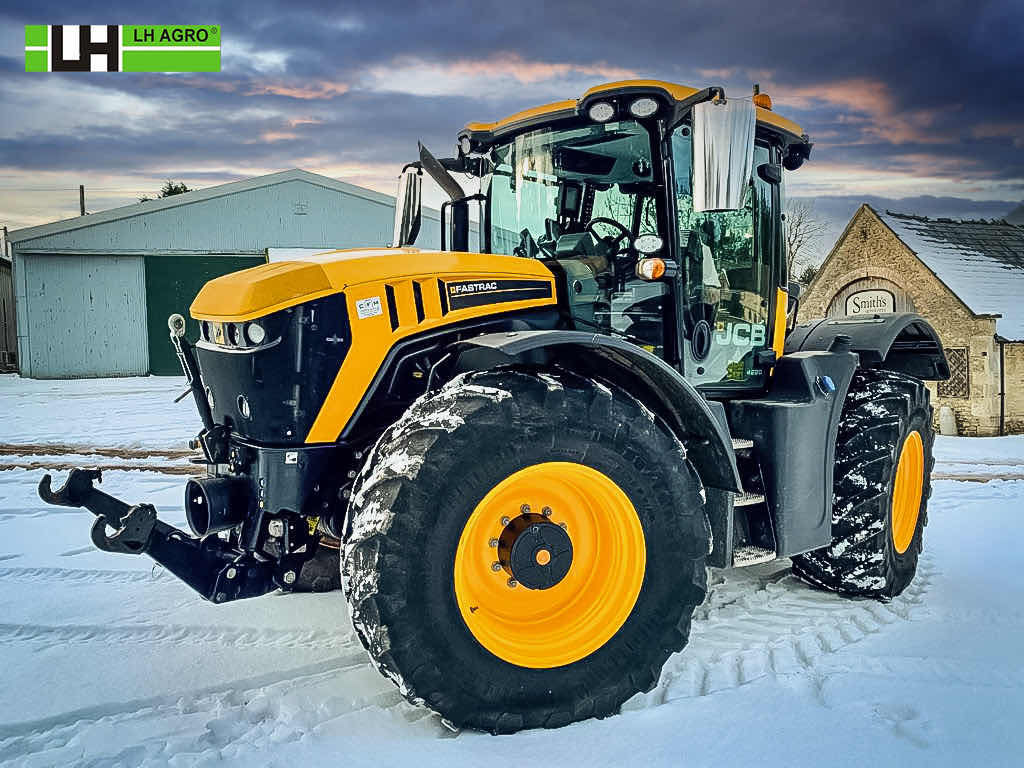 LHAgro's tweet photo. This fantastic JCB 4220 has been fitted with the @topconag X35 autosteer, RTK NTRIP with e-sim on all networks with the addition of a full Isobus implement harness with cab connection for joysticks and controllers. 

#Topcon #Autosteer #LHAgro #TractorAutosteer #RTK #fastrac https://t.co/VEyRaCg07K