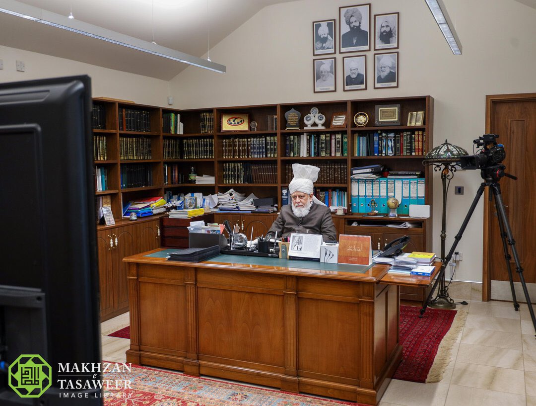makhzanteam's tweet photo. Hazrat Khalifatul Masih V (aba) grants a virtual class to Waqfaat-e-Nau (girls) of Bangladesh
Islamabad, Surrey, UK — 31st January 2021 https://t.co/0tIlGTkcij