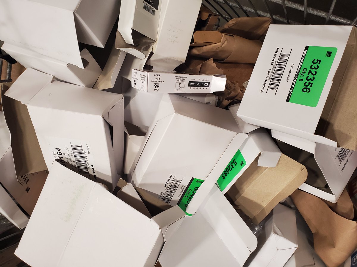 EricRic78875582's tweet image. Great job Joy and Geanna keeping our hardware department neat and full! Impromptu #cardboardchallenge #stonystars #keepitfull #cantsellfromtopstock 

@Monicamwelter @Legler1363 @kjohnston2233 @x @Laryshaw1