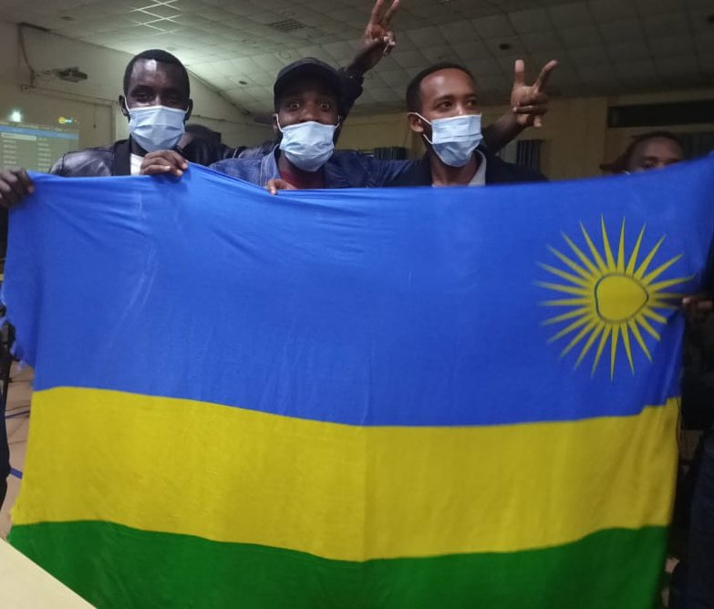 FilsDeBoncoeur's tweet photo. Now in #Limbe we are at 30°c ,how is there in #Kigali ??
Those who are in Kigali #STAYWithShopee #StayHome and #StaySafe #StayHomeSaveLives
We are going to smash this Guinea and drink Guinness 🥂🍻🍻
#WeForAmavubi🇷🇼 #CHAN2020 #TWESEINYUMAYAMAVUBI 🇷🇼🇷🇼 https://t.co/jSbmOpZP5q