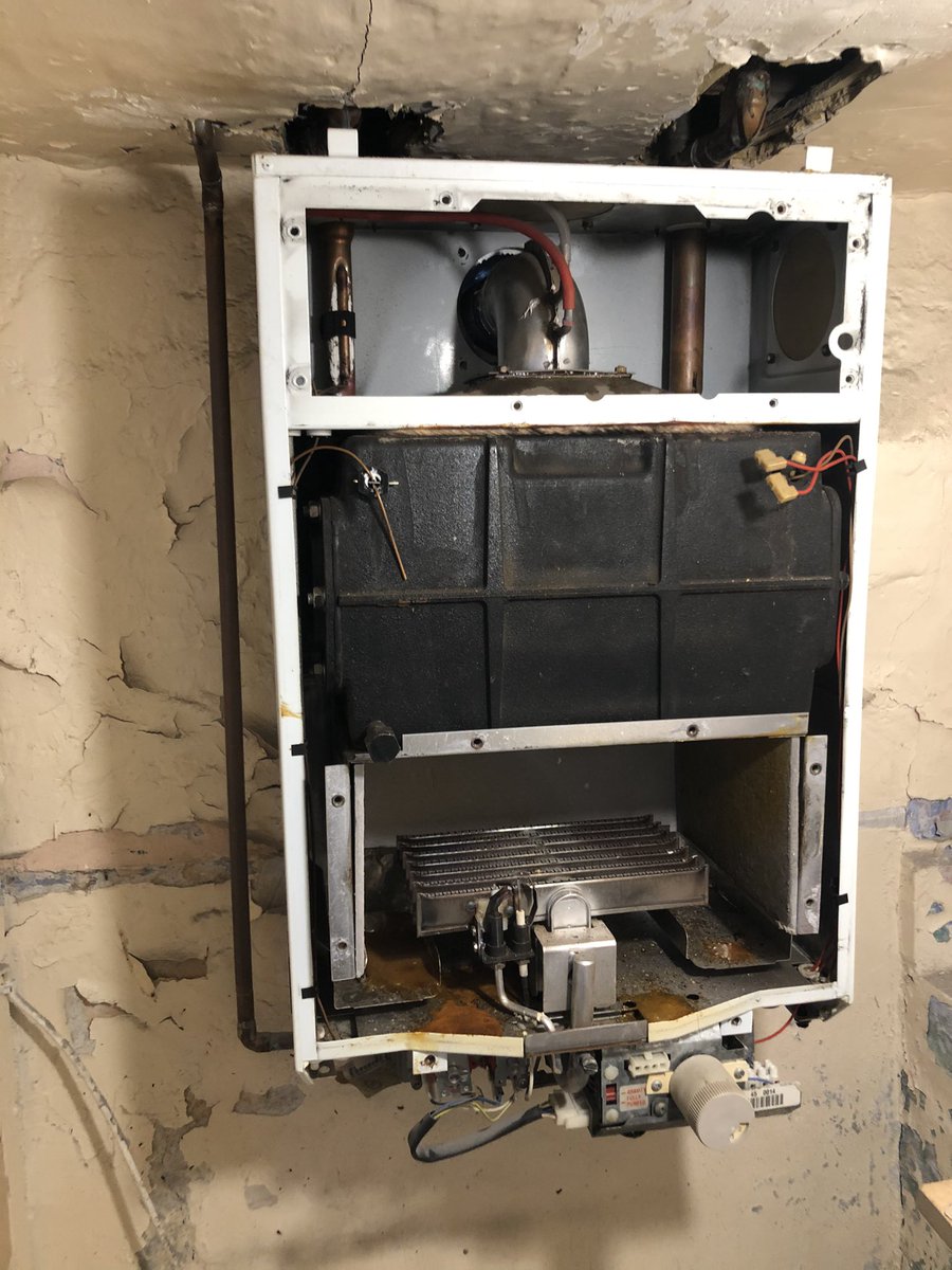 info_eph's tweet image. Old leaking boiler replaced with a new @IdealBoilers