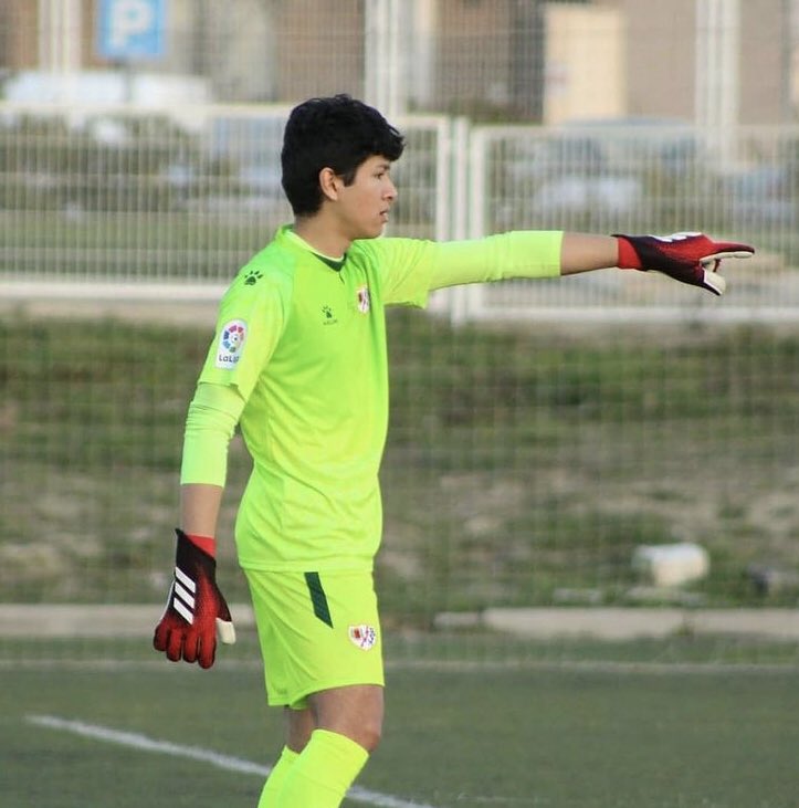 desdelagradape's tweet photo. Renzo Bernuy (19 Años)
Portero del Juvenil B del Rayo Vallecano, Está en el club desde 2018
Tiene doble nacionalidad 🇪🇸🇵🇪
Puede ser convocado a la selección Peruana Sub 20
#liga1 #perusub20 #seleccionperuana #peruanosenelextranjero https://t.co/2Ntvtvbav1