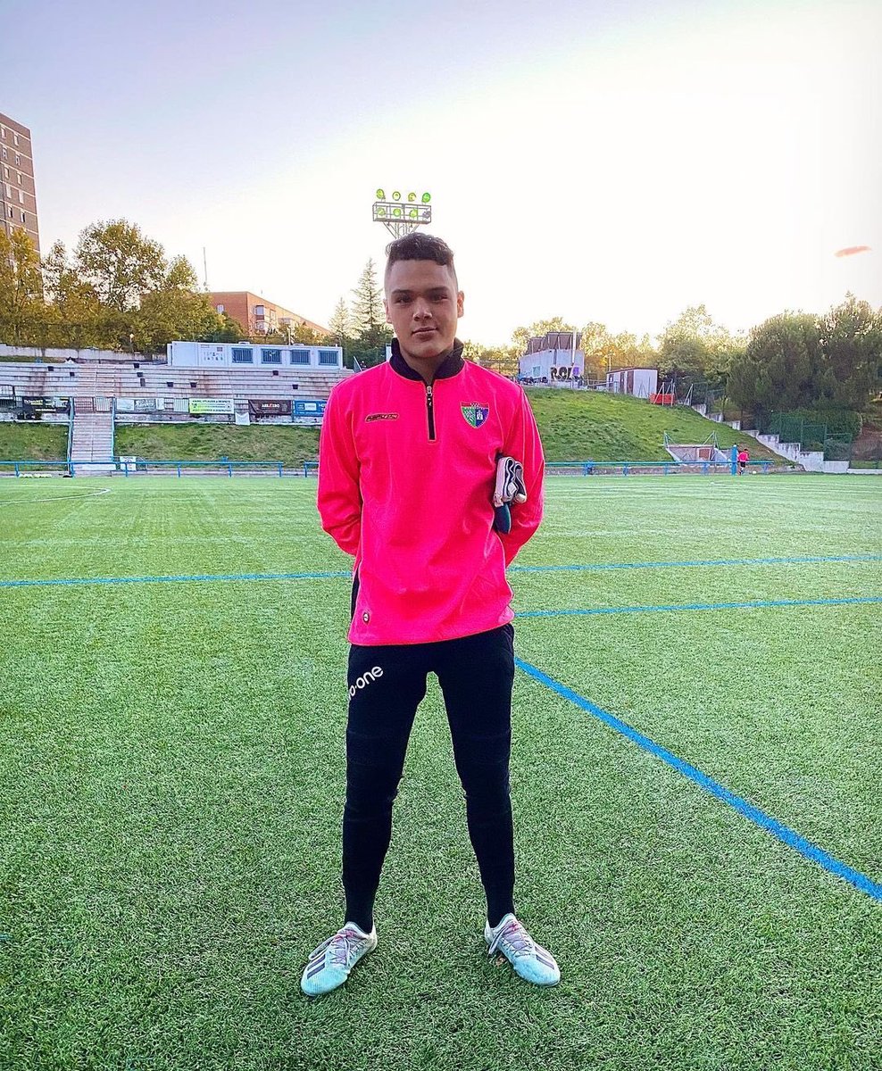 desdelagradape's tweet photo. Salvador Otero (18 Años) Juega de arquero en el Juvenil A del club @edmoratalaz jugó en las divisiones menores de @CCDMunicipal y @clublacantera 
Mide 1,86 y es 100% Peruano 
Puede ser convocado a la selección Peruana Sub 20 https://t.co/ykIFUuG3NN