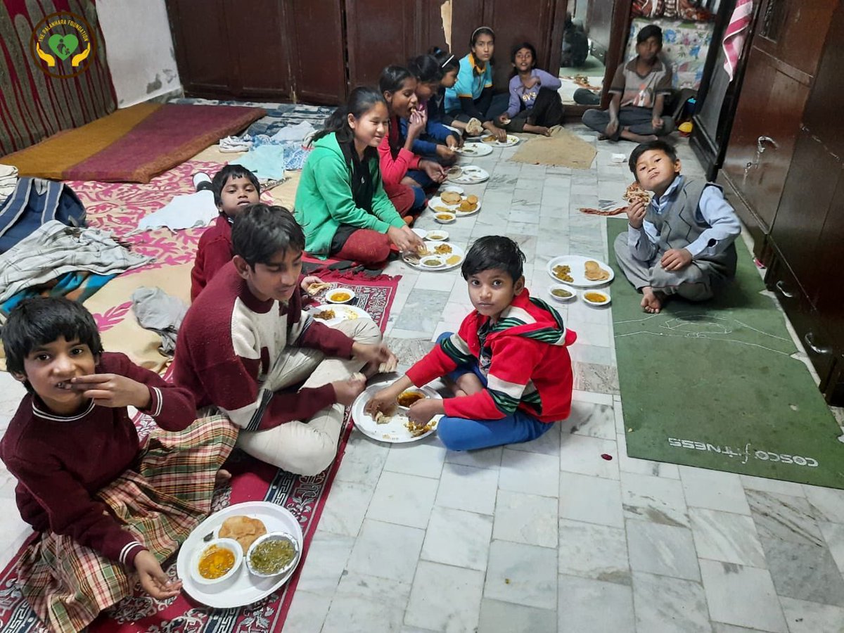 palanhara's tweet photo. We can learn so much from these kids. Today’s learning was sharing! #orphanagevisit #palanhara #weeklydrive #thepalanharafoundation https://t.co/Dc7SMZM7pr