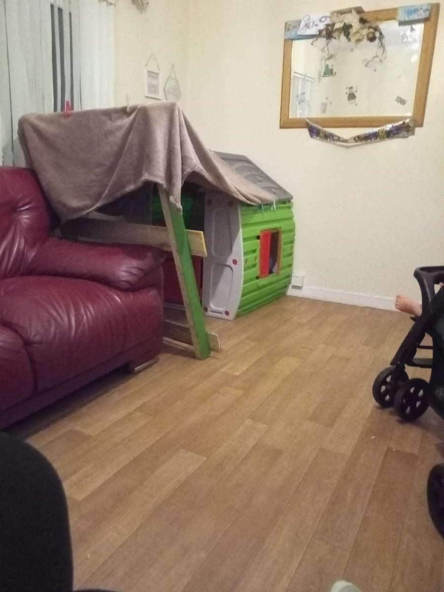 KateeVj's tweet photo. @YBB_Y1_2 tonite we are in our castle fighting dragons 😁 I do love a good den 😂 #Imaginary #funtimes #mothersonbonding #beatinglockdown https://t.co/RfDFGel5XI