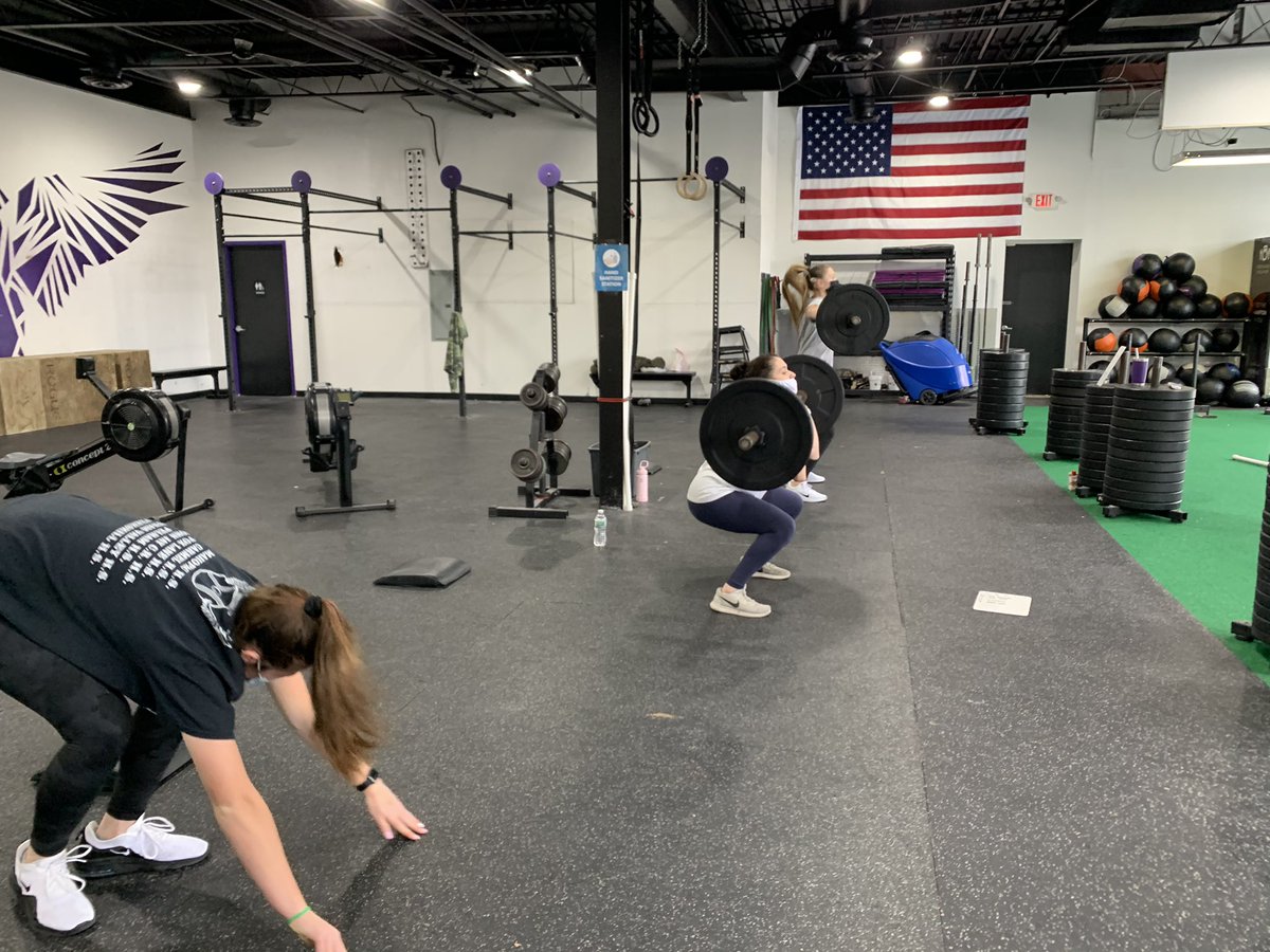 MahopacSoftball's tweet photo. Sunday workouts with some seniors 👏🏻 https://t.co/bc059fQM2T