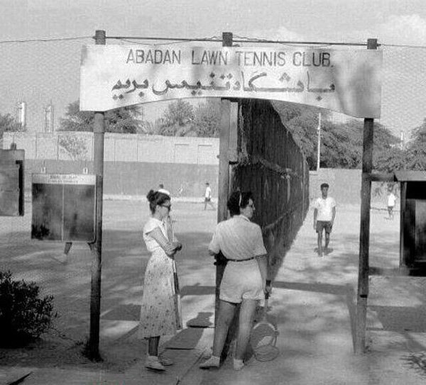 babakbardiya's tweet photo. این فتوشاف است که اسلام و انقلاب را زنده نگه ‌داشته
#دهه_زجر https://t.co/WZp6xxrt5b