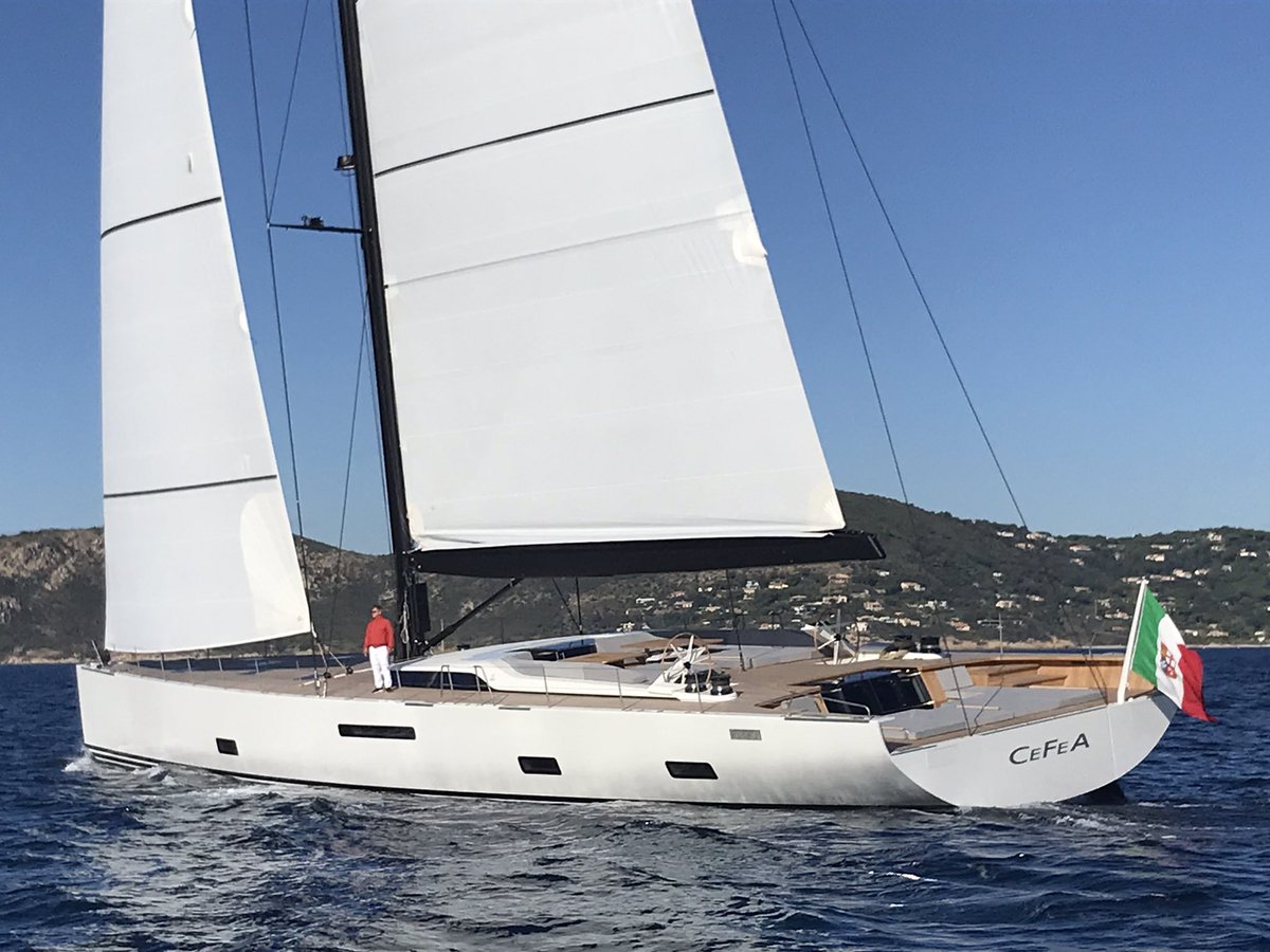 solarisyachts's tweet photo. Solaris 111 CeFeA marks Solaris Yachts’ largest yacht ever built. 
The completely flush foredeck allows space and ease of movement for crew during competitive sailing, but can also be kept completely free of any lines for comfortable cruising or at anchor. https://t.co/t9Ksu5gYVF