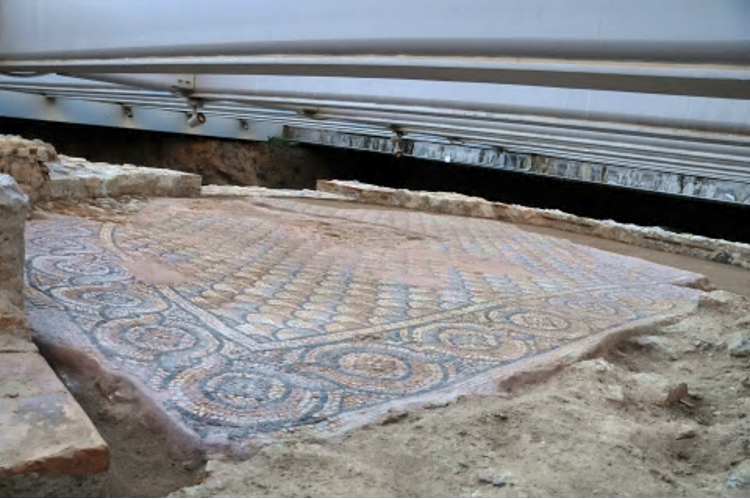 Constructed over two older mansions, it featured a private bath and decorative mosaic floors, both elements also seen in the Omega House (see past thread). The archaeologists who excavated Building Z theorize this may have been the house of a local civic official.