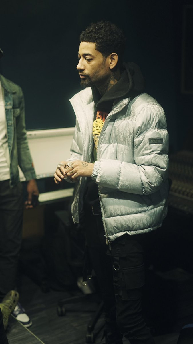 zaivisuals's tweet photo. 2AM IN THE STUDIO...📸📈
WITH @pnbrock &amp; @Wartonberg https://t.co/SHyQ898uKj