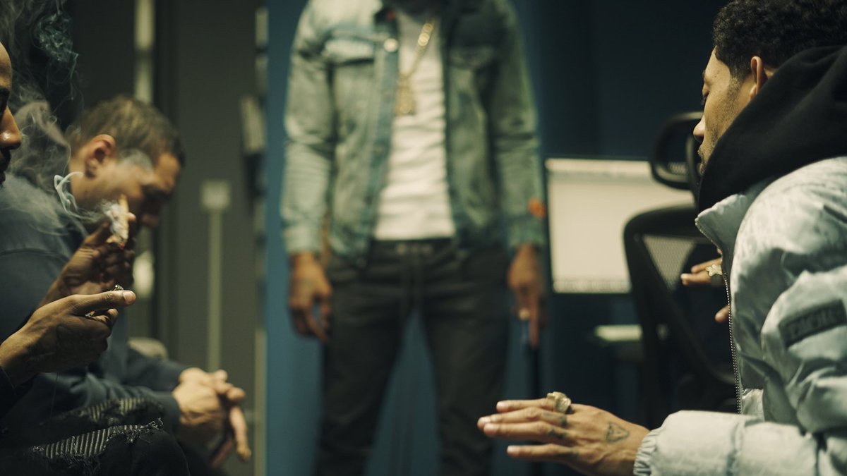 zaivisuals's tweet photo. 2AM IN THE STUDIO...📸📈
WITH @pnbrock &amp; @Wartonberg https://t.co/SHyQ898uKj