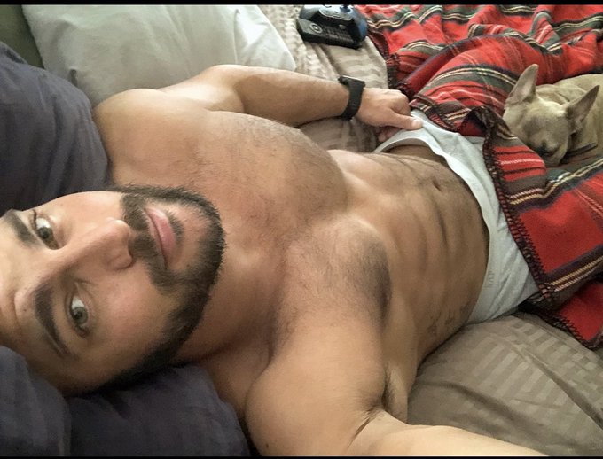 Chilling with the pup https://t.co/rzaiC9BSdq https://t.co/h3jQkuaTAl