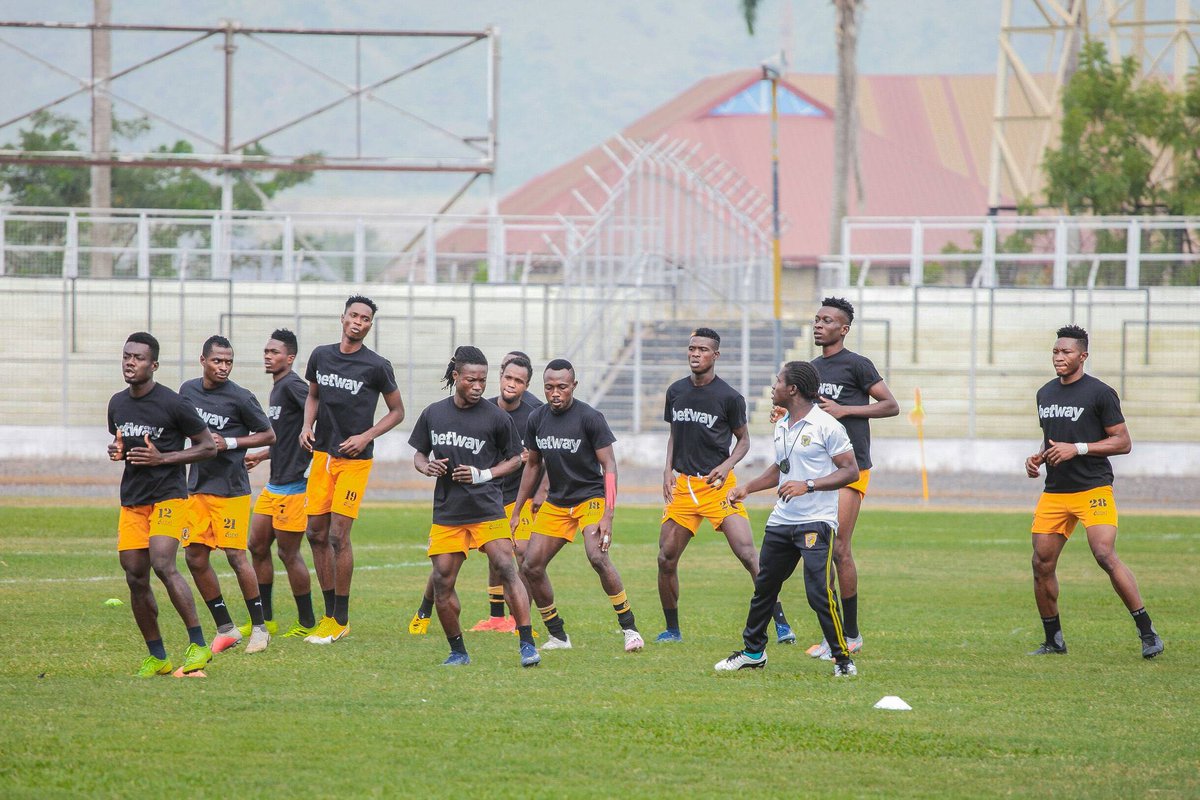 Leufit_gh's tweet photo. @AshantiGoldSC_ #OnToTheNext #WeMove #miners 💪🏿🏋️‍♂️ #physicalperformancecoach #exercisescience https://t.co/ClUmWN22kt