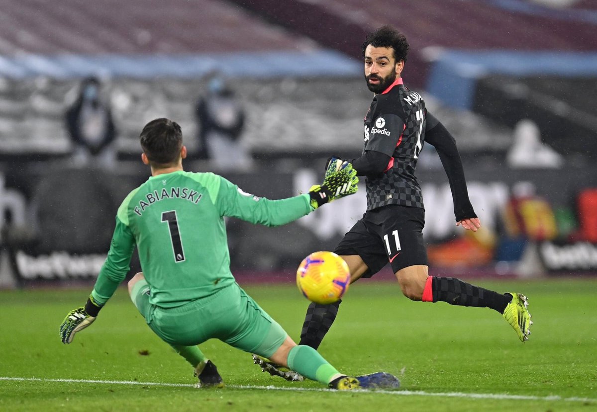 midogad11's tweet photo. Woow 😳 What a Player? #MoSalah On Fire 🔥 #LiverpoolFC @LFC @MoSalah  فخر العرب و فخر مصر ❤️❤️ https://t.co/wU5fgd9g6H
