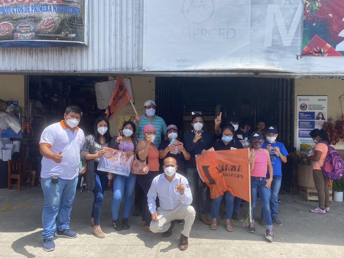 UNES_MujeresMS's tweet photo. A la revolución y revolucionarios       í No la para nada ni nadie! Visitamos con alegría los mercados:La Unión, Privado y del Antigua Terminal en #Macas.
El el pueblo llano sabe que #ArauzPresidente2021 1️⃣
#ArauzYRabascallSon1
#BinomioDeLaEsperanza .@MashiRafael .@ecuarauz https://t.co/91GXHF3nEF