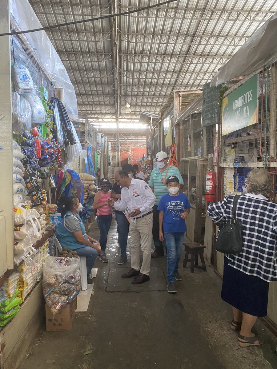 UNES_MujeresMS's tweet photo. A la revolución y revolucionarios       í No la para nada ni nadie! Visitamos con alegría los mercados:La Unión, Privado y del Antigua Terminal en #Macas.
El el pueblo llano sabe que #ArauzPresidente2021 1️⃣
#ArauzYRabascallSon1
#BinomioDeLaEsperanza .@MashiRafael .@ecuarauz https://t.co/91GXHF3nEF