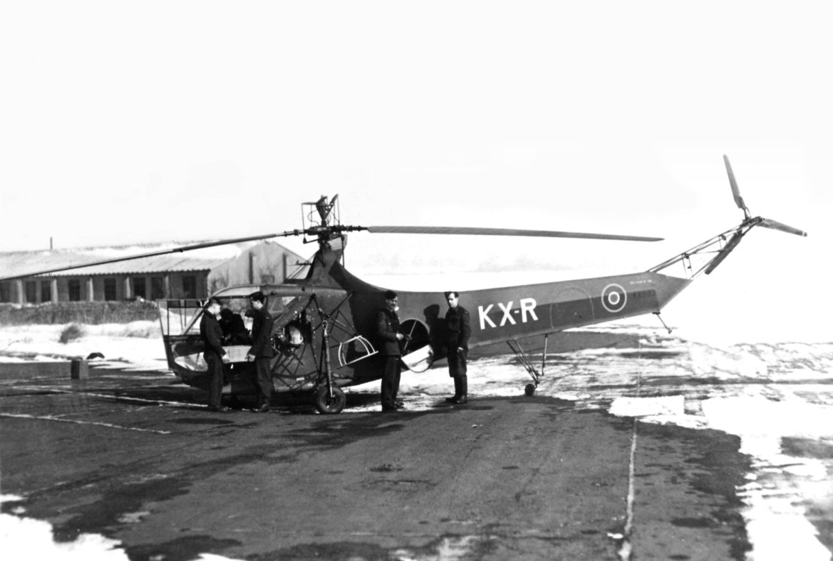 During the winter of 1947 aircraft were
grounded for some time by heavy snow, an
exception being Defford’s first helicopter, a
Sikorsky Hoverfly. This brought food from an
army depot at Hereford and carried out
reconnaissance flights for Worcestershire
County Council.