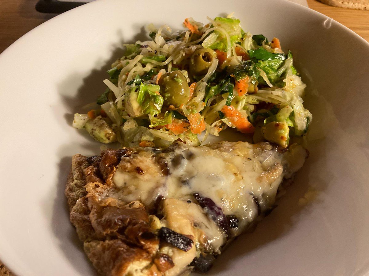 _Losing_It_JM's tweet photo. Another unexpected long day so the pork had to be left in the fridge and out came that good old store cupboard ingredient , eggs. Lifesavers for us😋
So it was onion and mushroom frittata with some local cheese grated on top with loads of salad. So quick, easy and delicious. https://t.co/WBIqn7yC7y