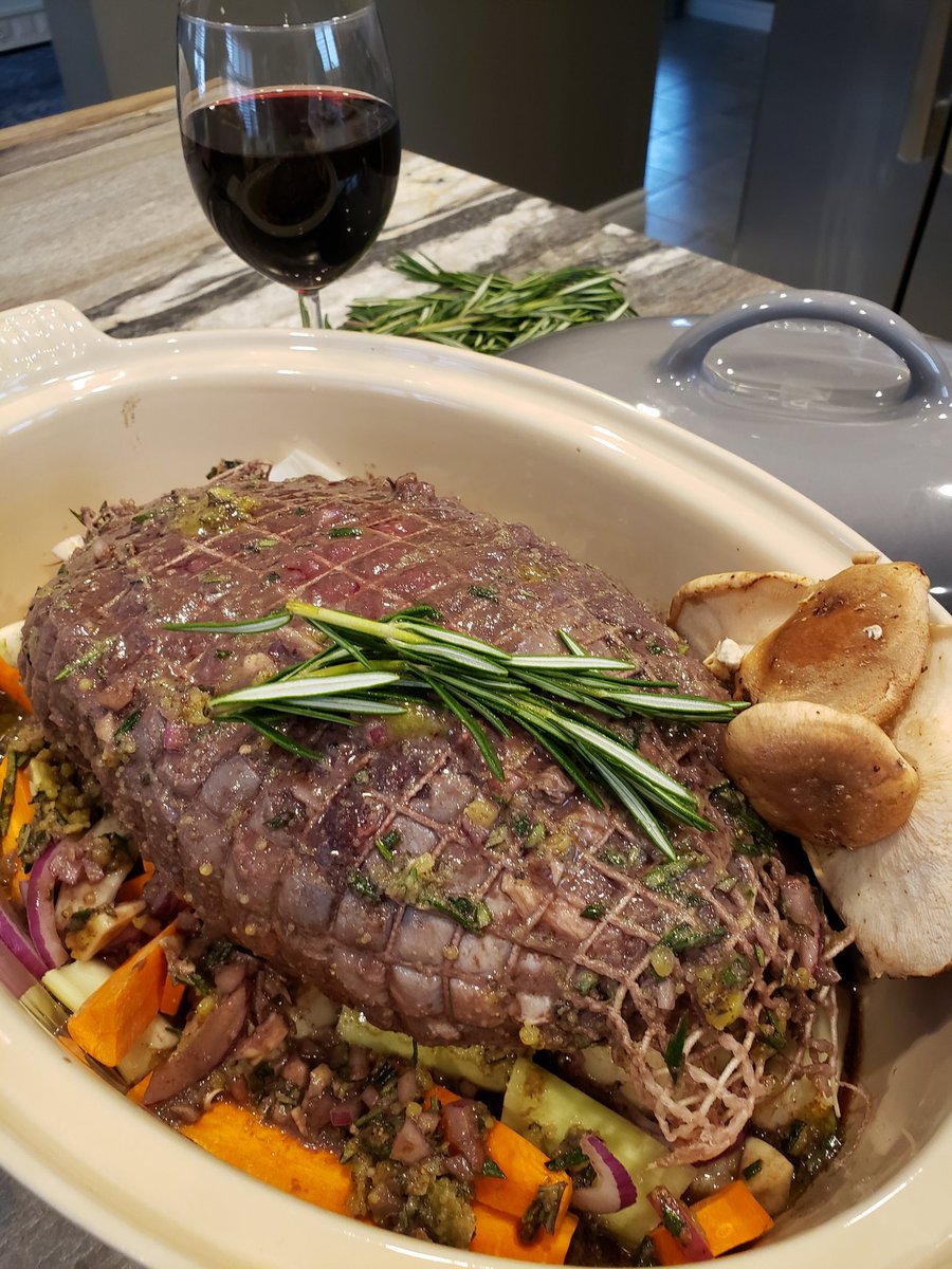 Matt_K___'s tweet photo. #Bison roast with rosemary garlic red wine marinade. #grassfedbison more iron than beef less fat than chicken. https://t.co/dZj3BtsKQY