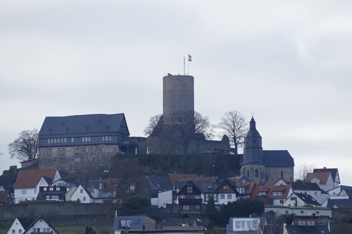 HessenSonja5767's tweet photo. #Burg #Gleiberg ............................... #BurgGleiberg #Burgruine #Ruine #Bergfried #Turm #Krofdorf #Gleiberg #Ausflugstipp #Ausflugsziel #Mittelalter #Wahrzeichen #Wettenberg #Gießen #Mittelhessen #Hessen #Germany https://t.co/y2I6FHI83R