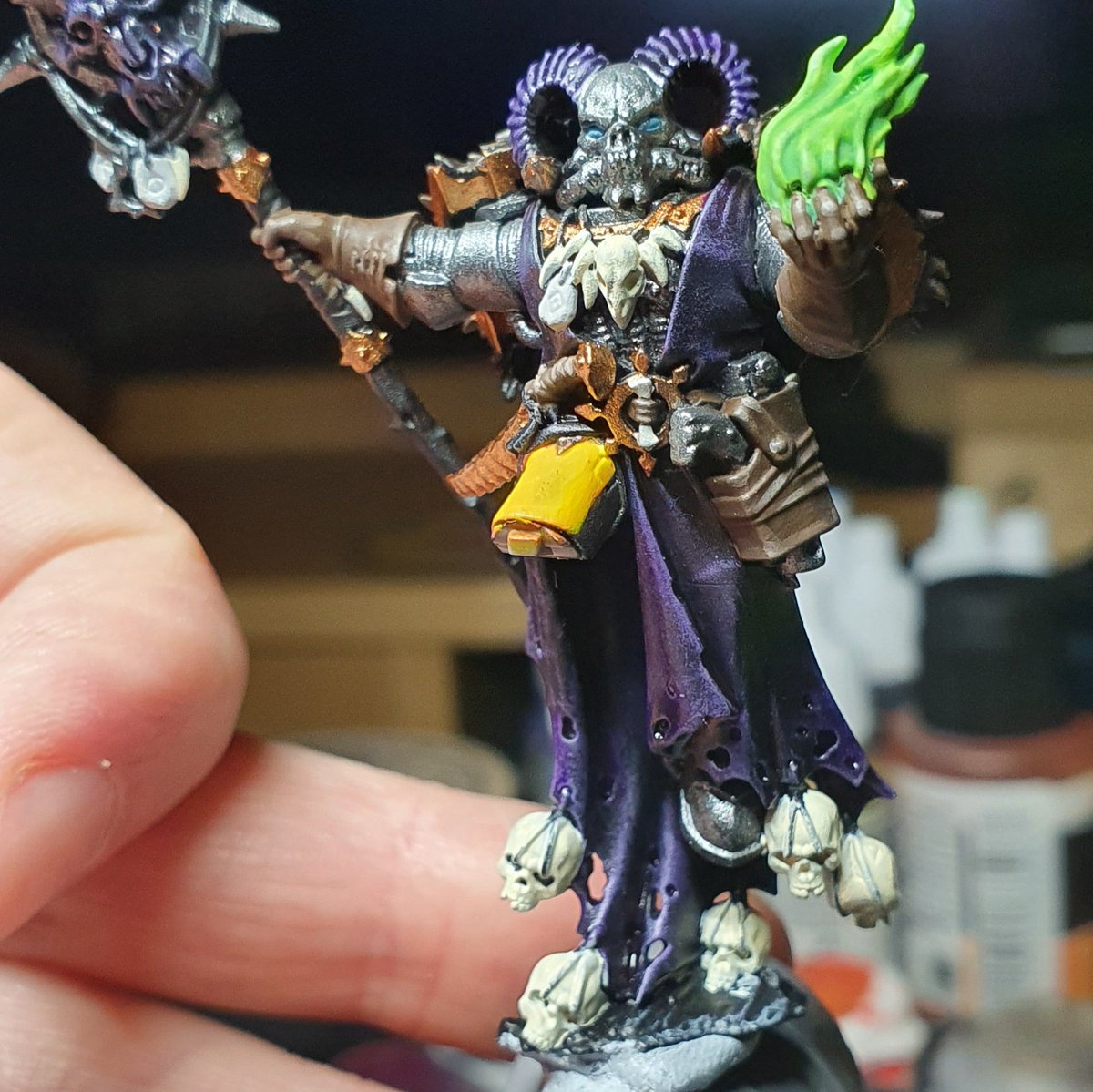 fettFace's tweet photo. #HobbyStreak #Day297
More work on with the #IronWarriors. Mostly on the gloves. Also put the #SiegeOfTerra map onto the #WallOfMaps
#40k #Warmongers #WarhammerCommunity https://t.co/OsHPbvuUAb