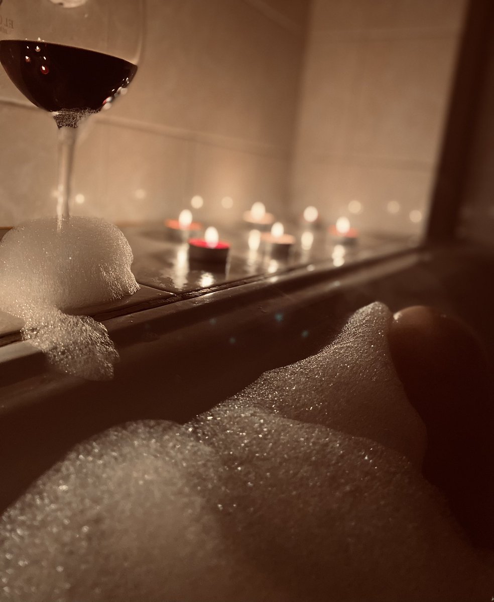 IsaAperador's tweet photo. ¿Y por qué no? 🍷✨
#Mimarse https://t.co/qsFoTIOPEk