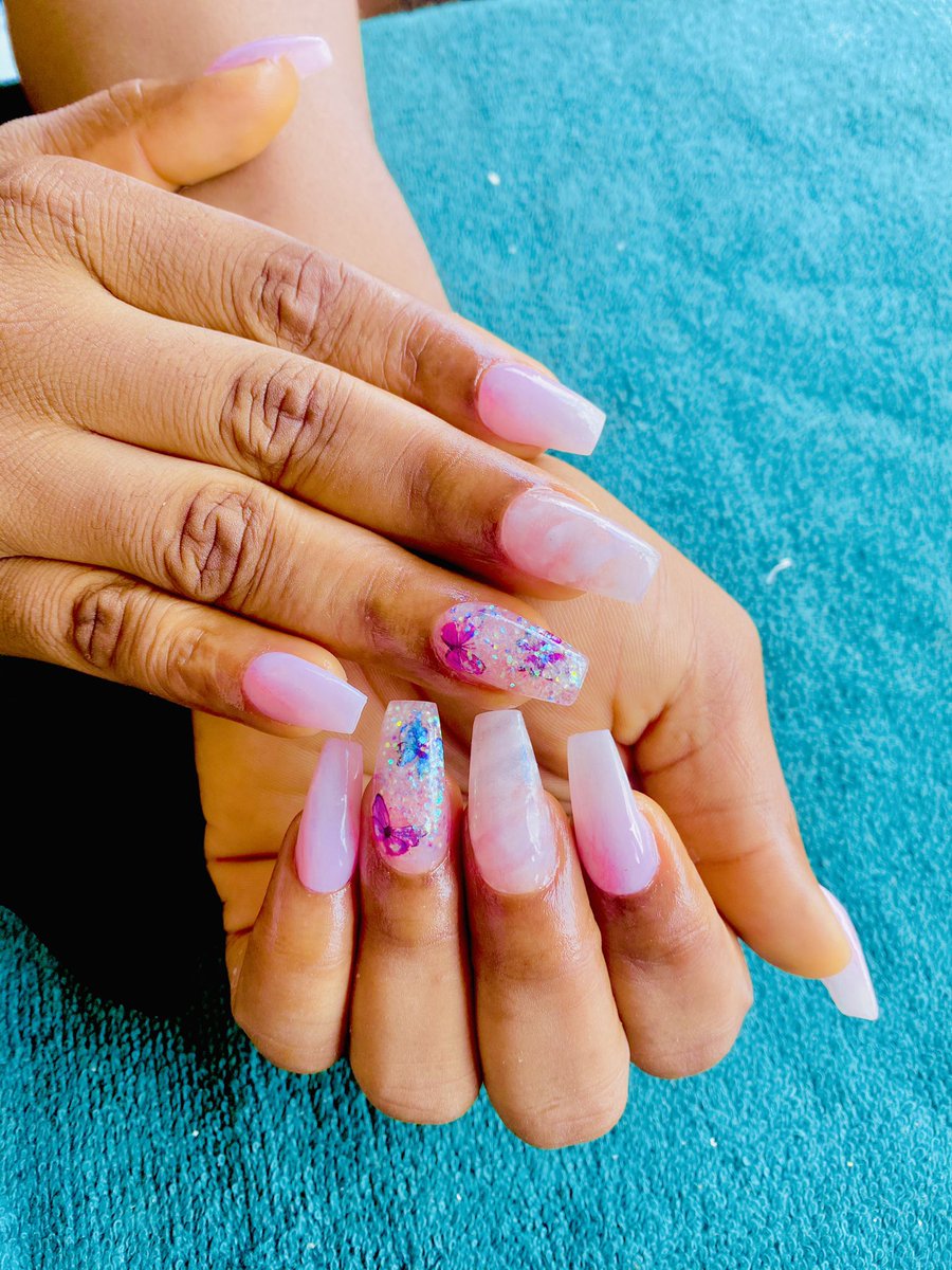 favbaeglow's tweet photo. Hope everyone had a nice day?🥰 I’m here to introduce to you #GlowNails . I know all my ladies here wants a popping and glowing nails that sends people wowing and asking “who fixed your nails?”,have come to help you answer that question with confidence 🥰 #GlowNails https://t.co/aOE27YbVl4