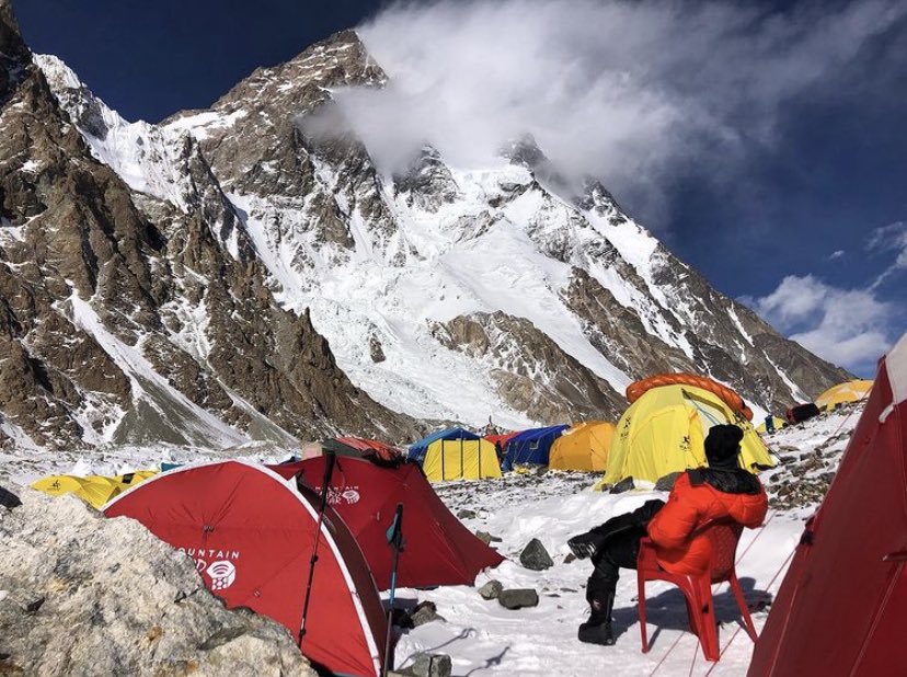 KrisAnnapurna's tweet image. K2 
Buen trabajo en equipo.Estilo muy pobre:Uso de O2,mucha gente trabajando y equipación excesiva ya que también daban servicio a la comercial
Me da igual la nacionalidad,me importa la actividad.
Fui de las personas que más visibilidad dio a los alpinistas nepalíes con mis tuits