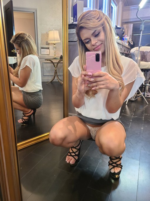 I had alot of fun yesterday shooting for @twistys with @hollyrandall and @AlexisFawx 😊🥰💋❤ https://t.<a class="tags" href="/tag/twistys">@twistys</a>