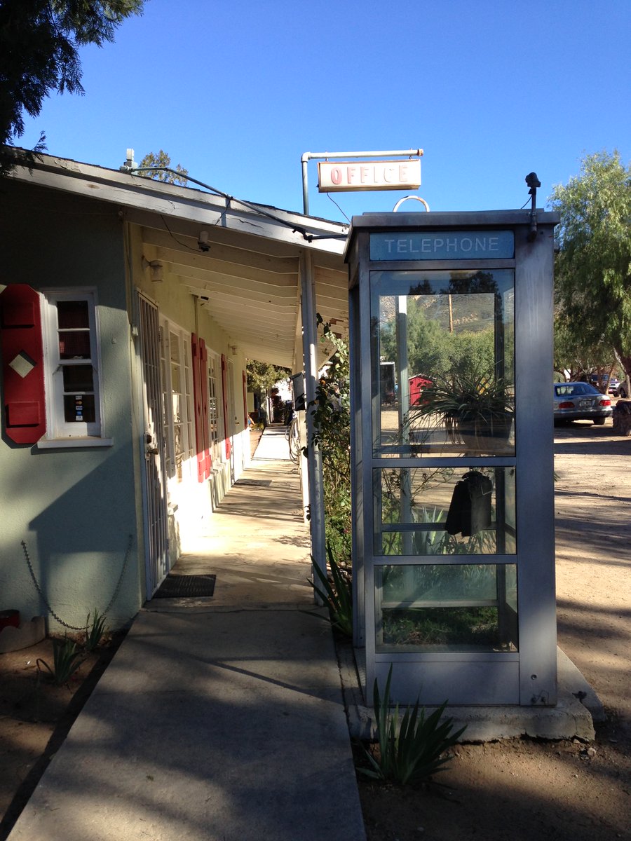 So Eugene and Dan called up their friends & family -- Catherine O'Hara, Chris Elliott, Eugene's daughter Sarah -- to get together for a week and shoot it. It was like being back in film school. I even helped find locations - like this one! 4/